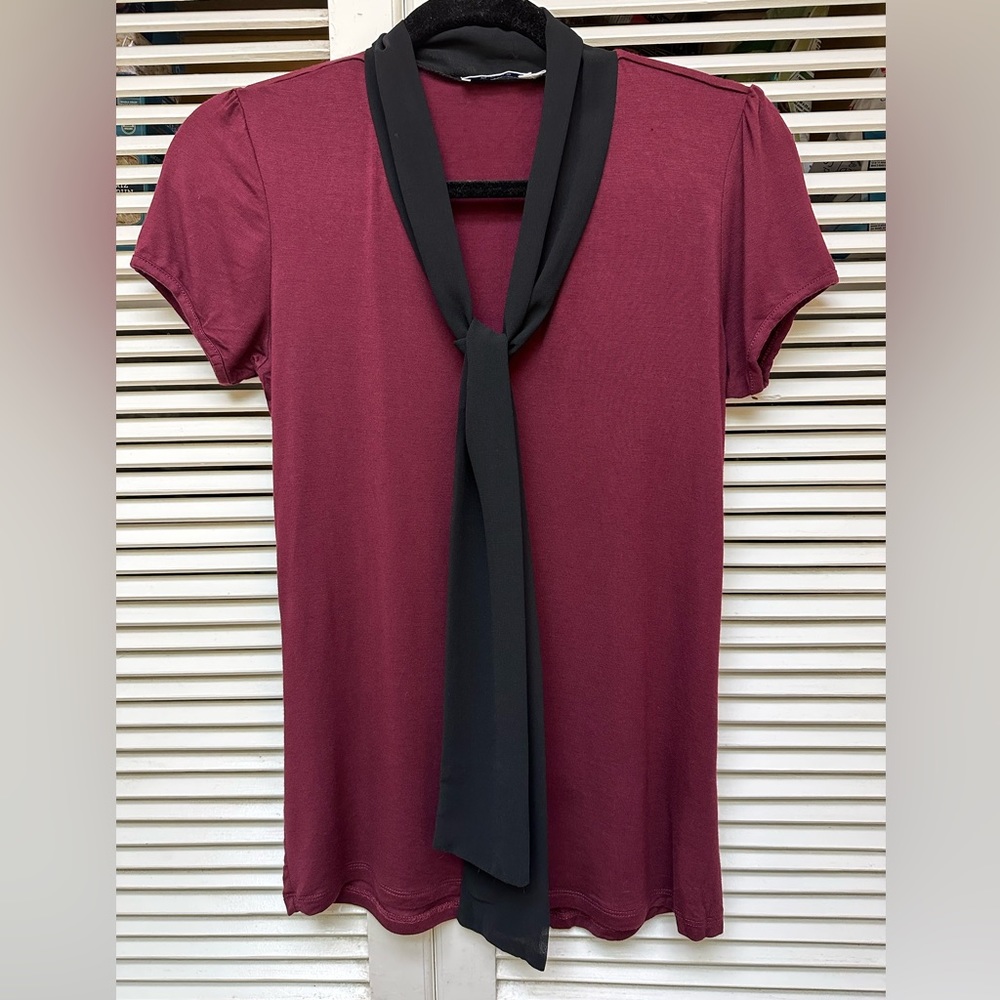 Ricki’s Burgundy Top Size Small 💥2/$15 or 3/$20💥